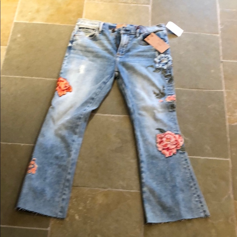 Driftwood jeans embroidered with flowers